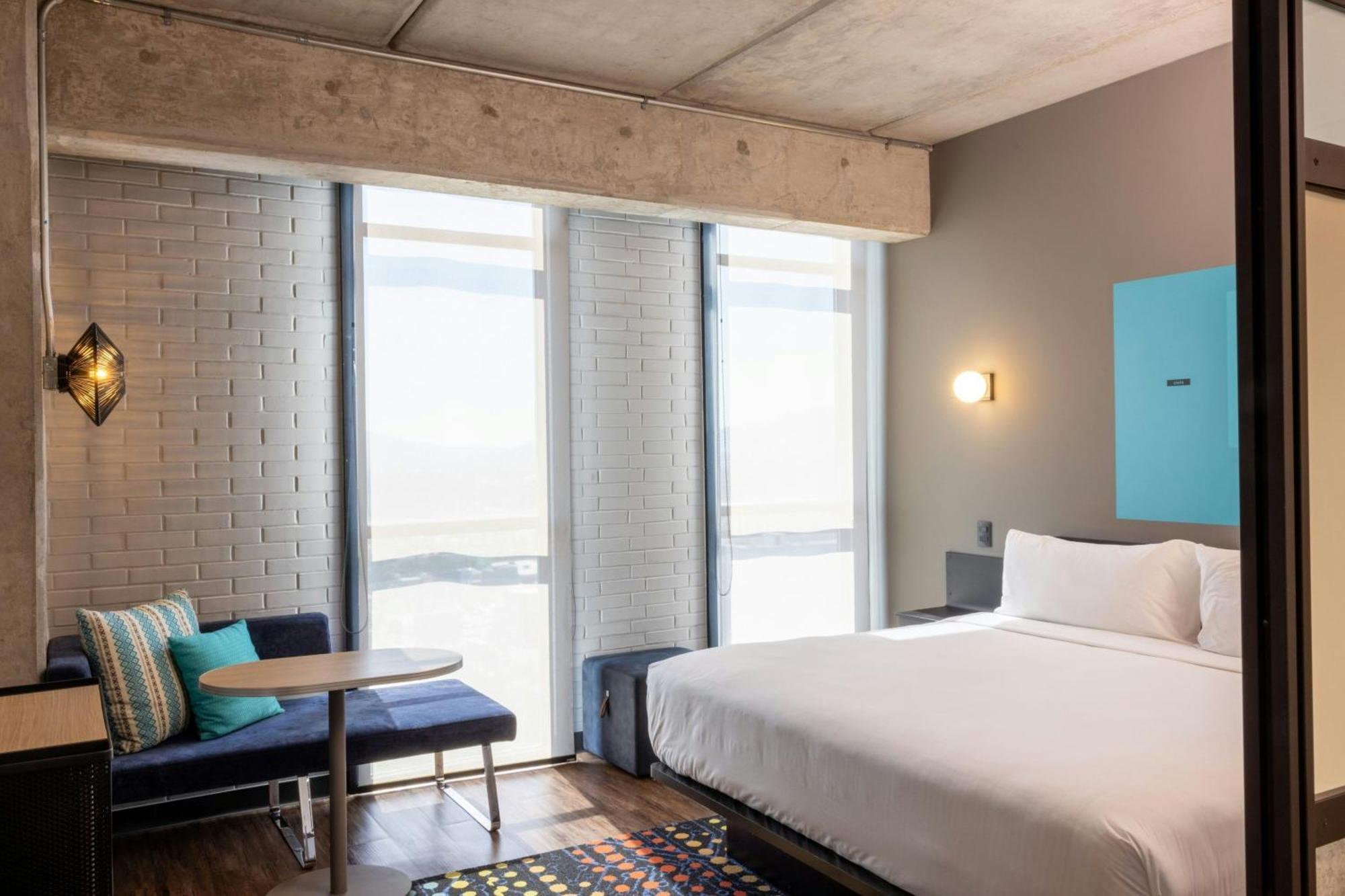 Hotel Aloft Guadalajara Sur 3*